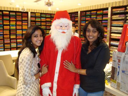 Actress Aindrita Ray & Sushma Veer hug Santa at Kalamandir, MG Rd